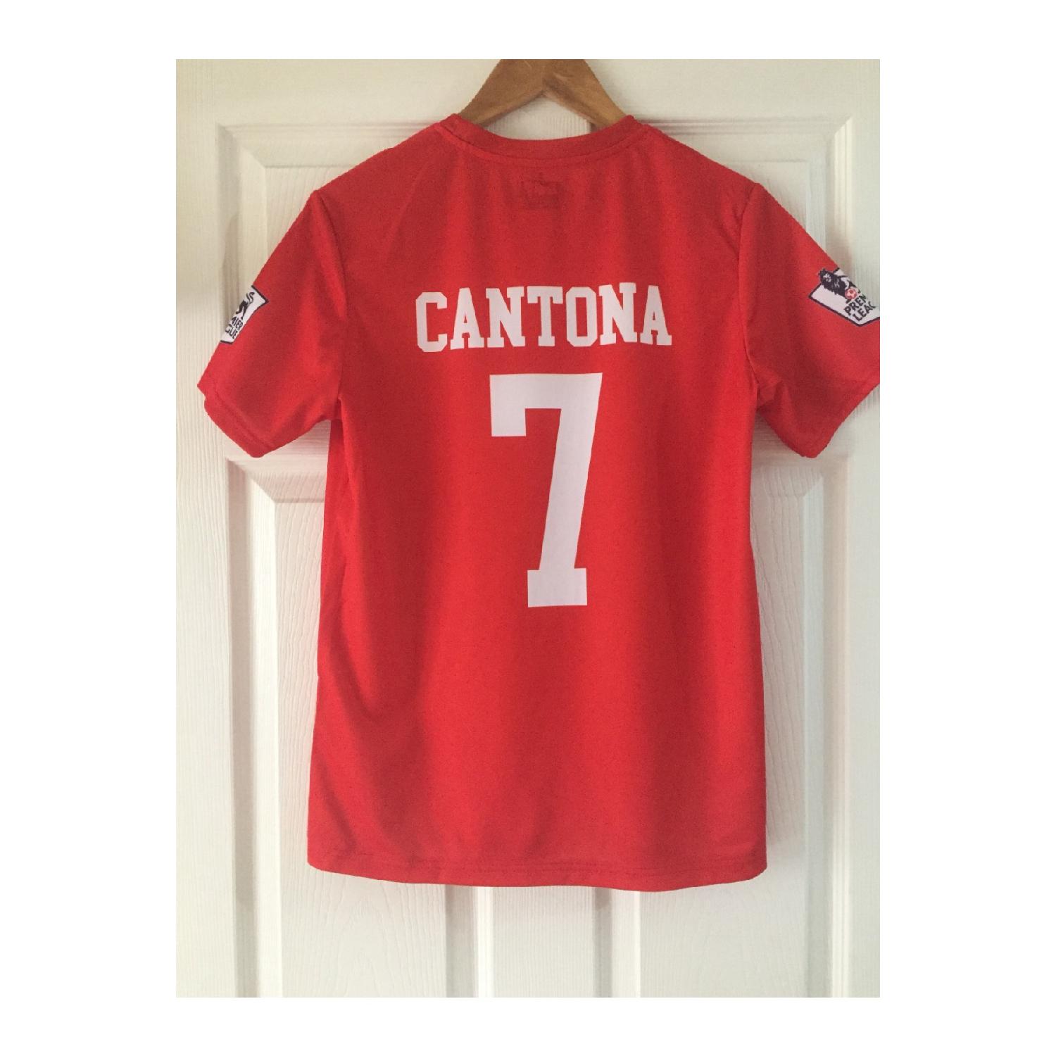 

Легендарная красная майка Манчестер Юнайтед Эрика Кантона