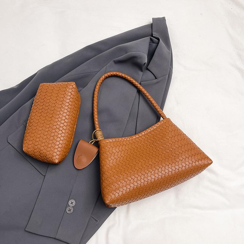 

Large capacity woven tote bag 2025 autumn and winter new versatile commuter child and mother shoulder bag premium handbag коричневый