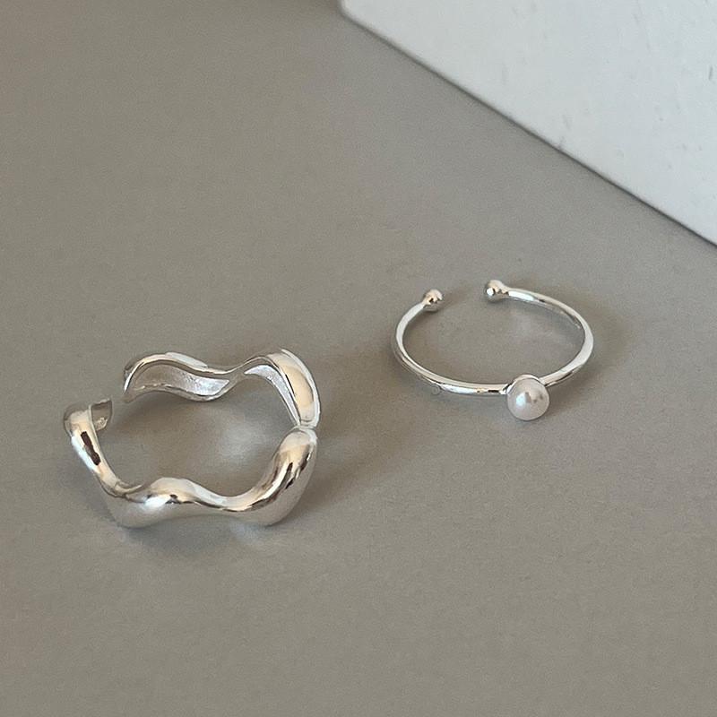 Stylish Geometric Wave Open Ring For Women With Adjustable Copper Design And Pearl Accent