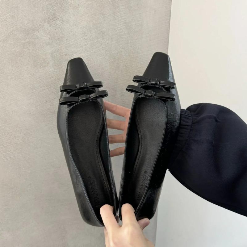 Fashion French Design Butterfly Knot Hollow out Flat Bottom Women's Shoes Soft Sole Low Cut Sweet Style Floral Pattern Summer Flats