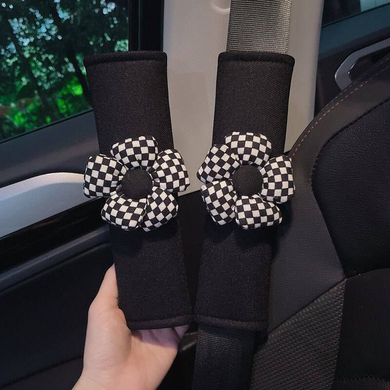 German High-End Car Seatbelt Shoulder Pads, a Pair of Anti-Neck-Strangling Plush Soft Car Interior Accessories, Creative and Cute