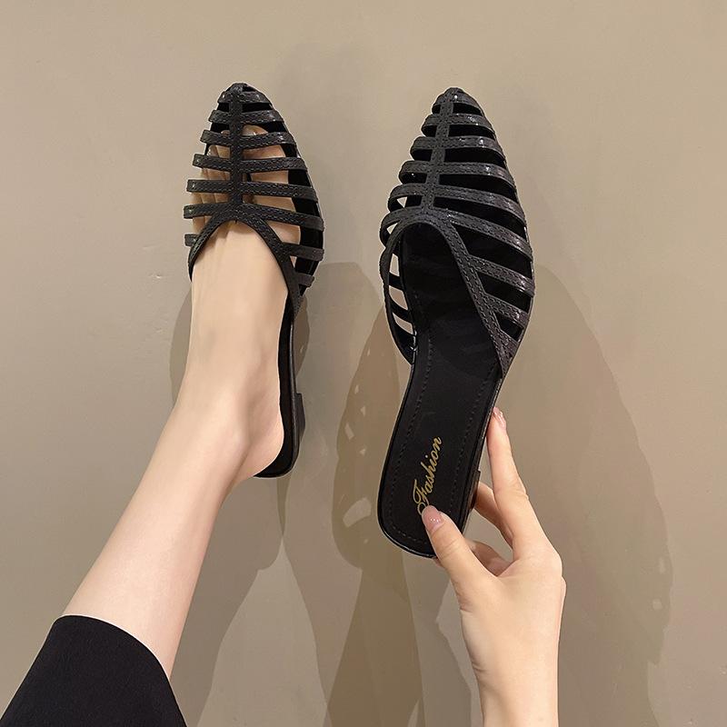 Frühling und Sommer neue Hausschuhe Damen Außenbekleidung Temperament literarisch und retro spitz niedriger dicker Absatz Sandalen Schweinekäfigschuhe