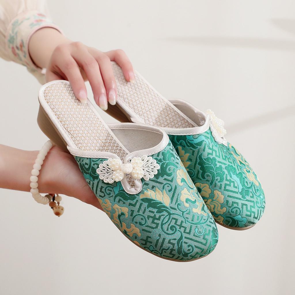 2024 nové staré pekingské boty na středním podpatku s výšivkou cheongsam s botami Hanfu etnický styl retro temperament dámské pantofle