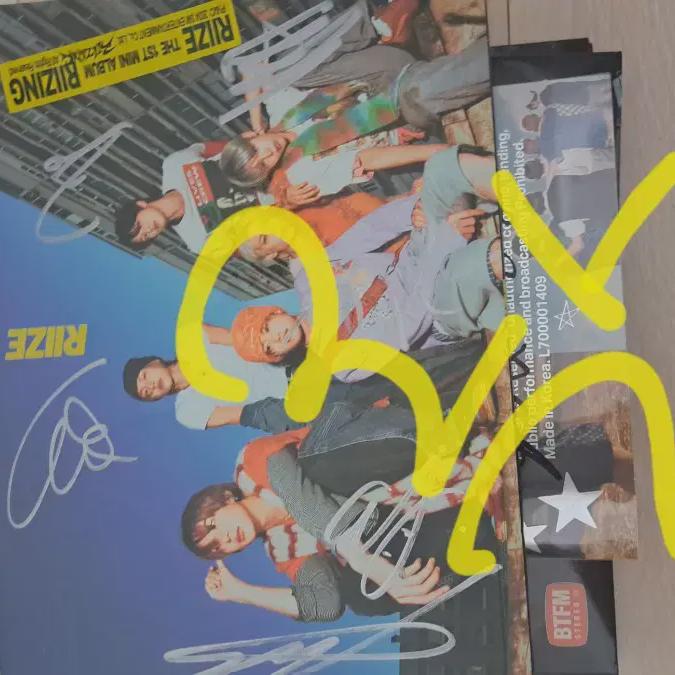 

Альбом, подписанный Rise