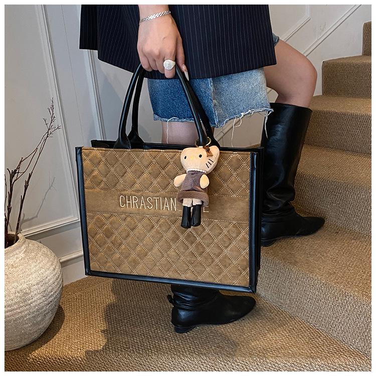 Women's Large Capacity Fashionable Handbag - 2025 Autumn Trend, Versatile High-End Shoulder Bag