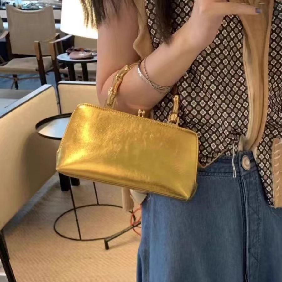 Bolsa de Mão Feminina de Celebridade da Internet de Moda Europeia e Americana Transfronteiriça Nova Bolsa de Embreagem Quadrada Amarelo Dourado com Nó de Bambu para Mulheres
