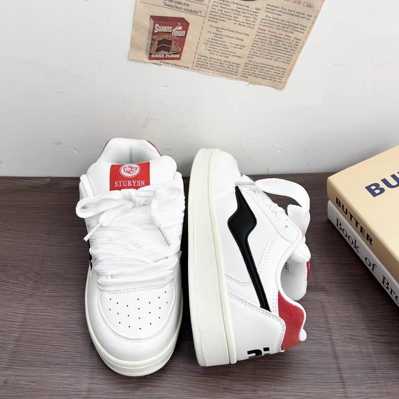 2025 New Versatile Platform White Shoes Female Ins Student Couple Sports Board Shoes Casual Bread Shoes