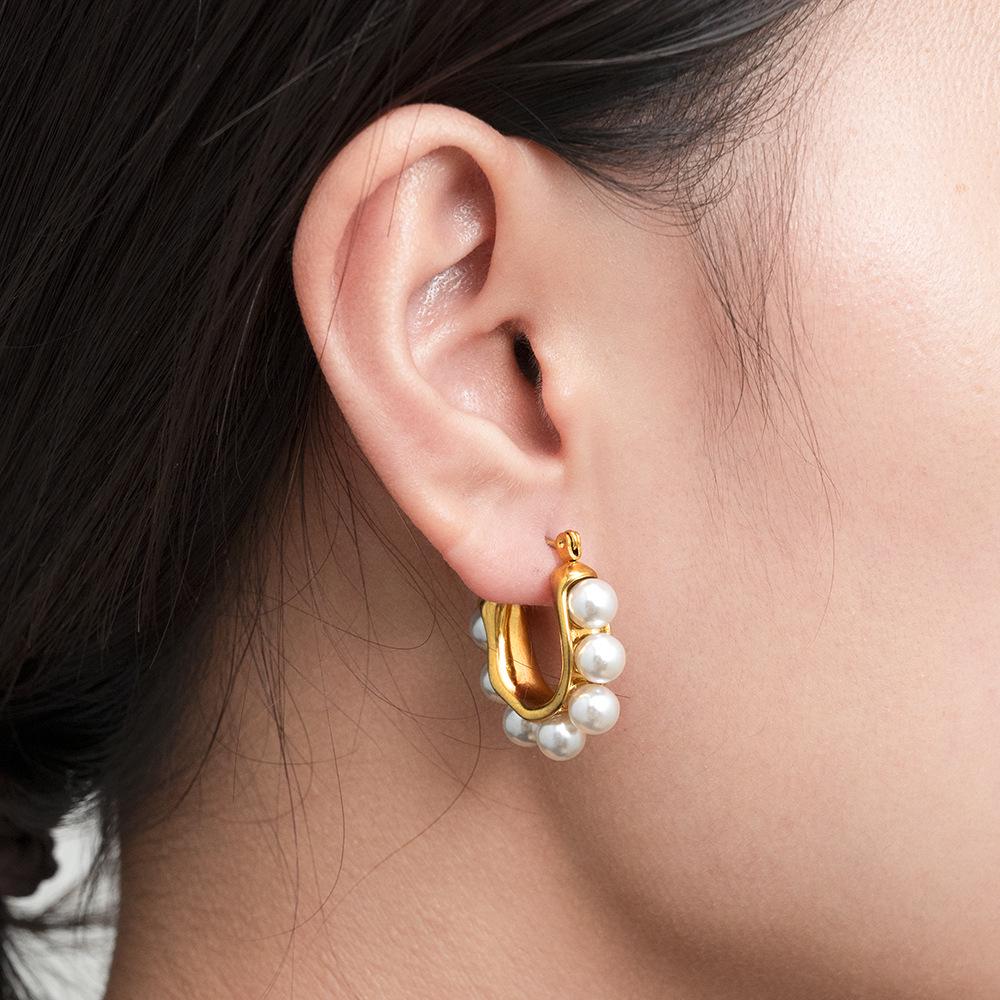 Trendy European & American 18K Gold Pearl Earrings: Niche Design in Stainless & Titanium Steel