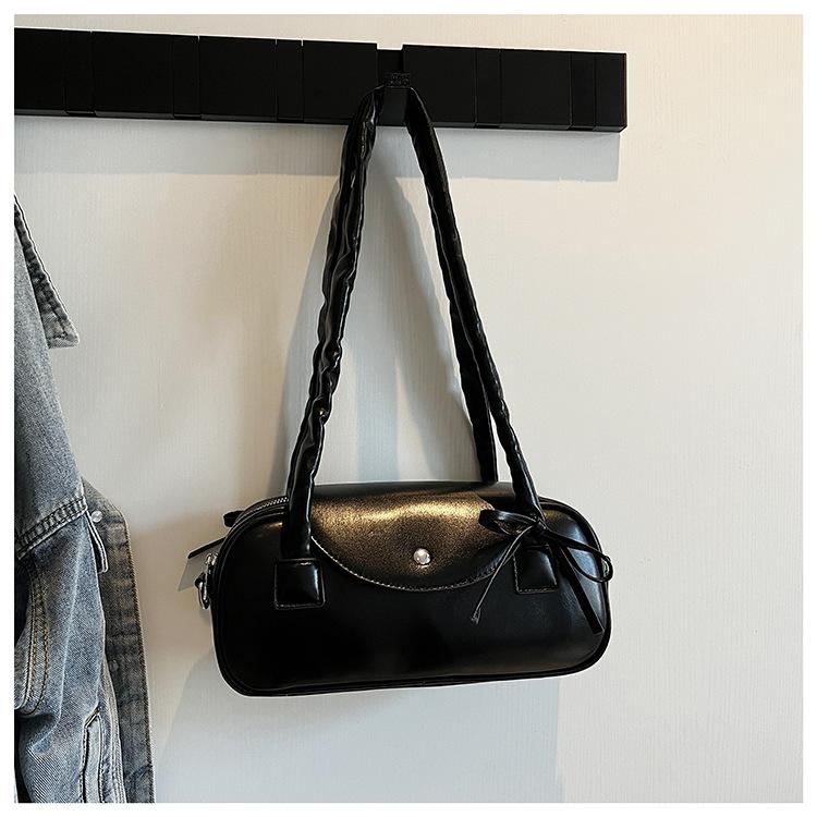 

Портативная сумка-подушка женская 2025 лето новая женская сумка большой вместимости нишевый дизайн на плечо сумка-мессенджер чёрный