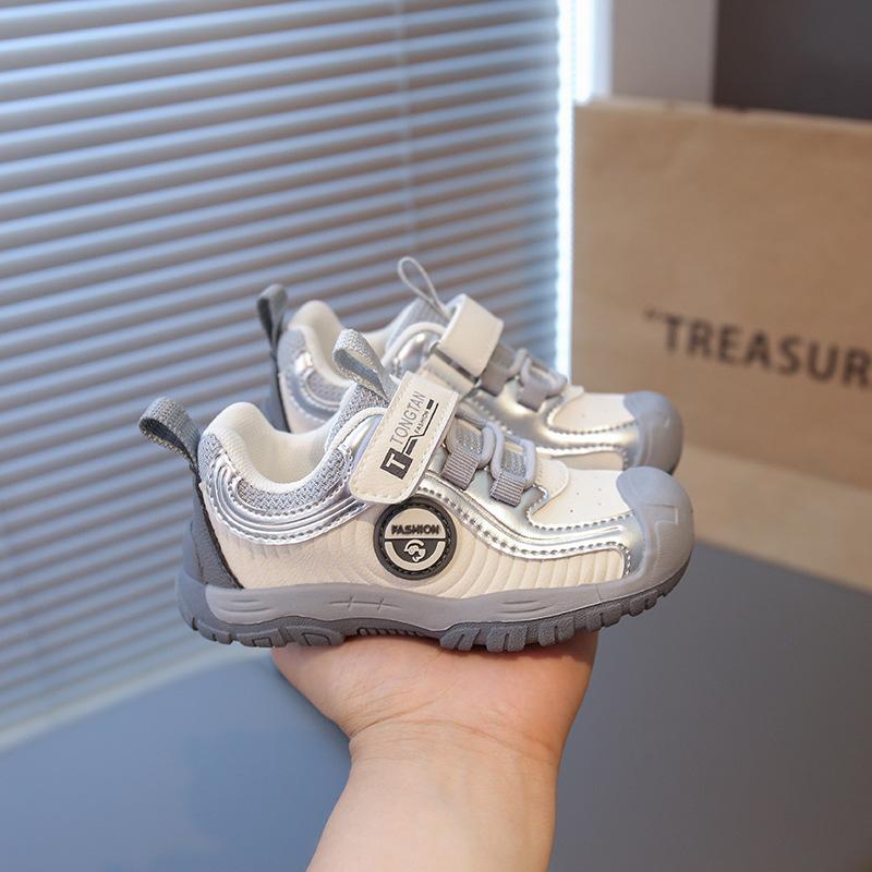 Children's autumn new models 1-6 years old leather waterproof outdoor sports shoes fashionable and casual men and women treasure dirt-resistant