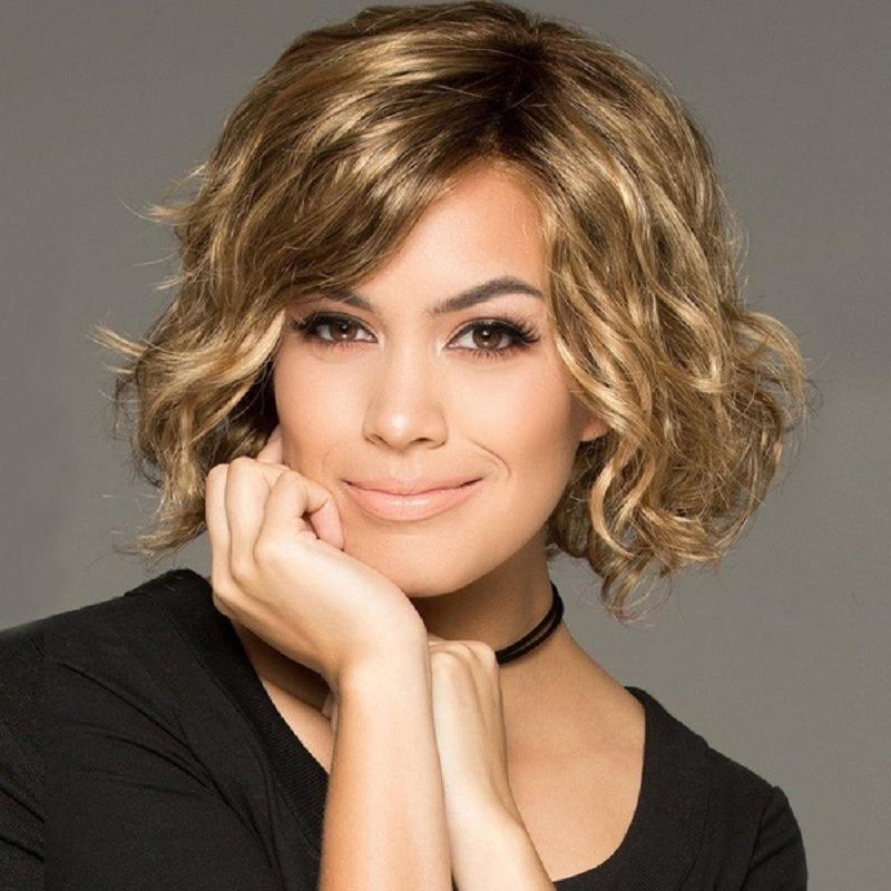 

Synthetic Short Curly Wigs for Women Light Brown Wig with Bangs Halloween Costume Wig Female Cosplay Lady Mommy Wig Fashion Wigs світло-коричневого кольору
