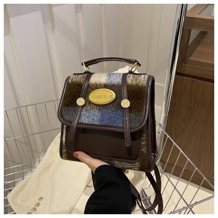 

Весна 2024 Женская Минималистичная Ретро Сумка Кроссбоди для Поездок: Простая мода, популярный маленький квадратный дизайн синий