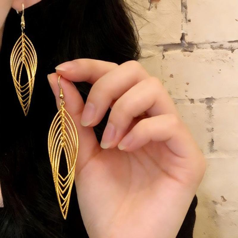 

Minimalist Geometry Hollow Out Oval Tassel Stud Earrings for Women Exaggeration Personality Versatile Zircon Daily Accessories