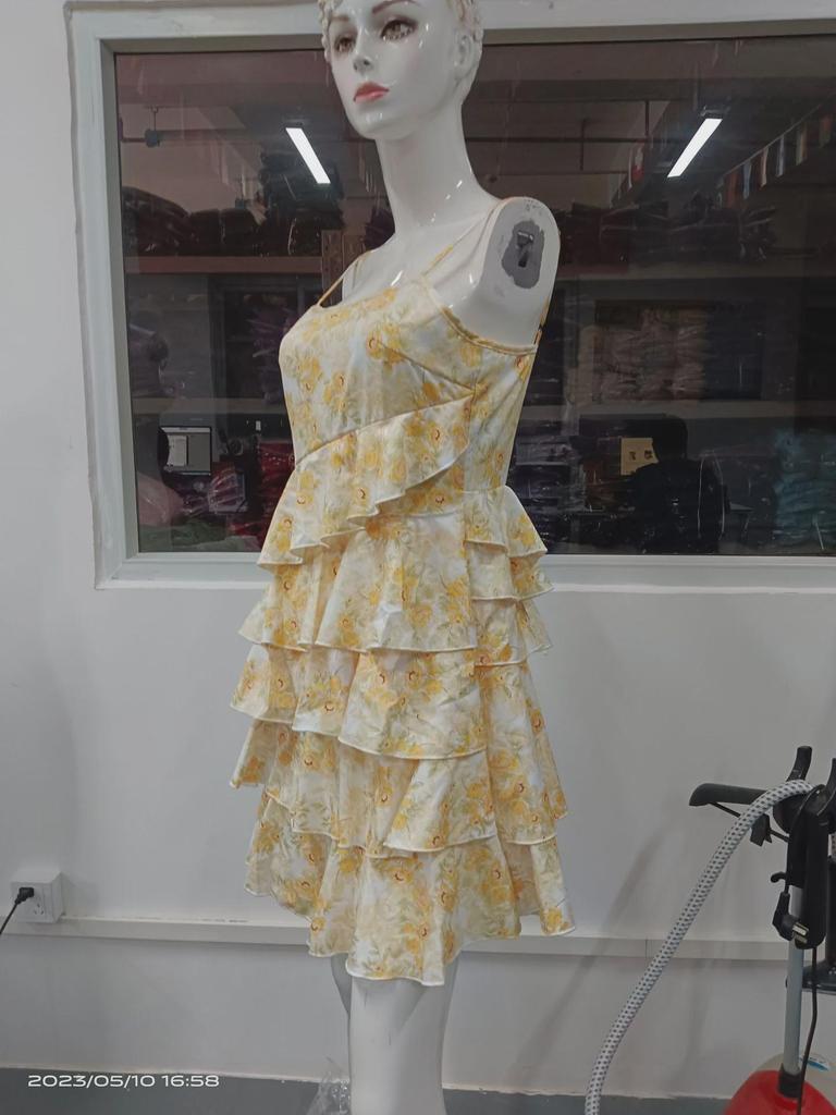 2023 Módní tištěná šifonová sukně - Sexy šaty na ramínka bez zad s volánovým detailem