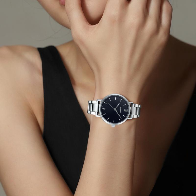 Casio STANDARD Series Simple Fashion Quartz Movement Stainless Steel Strap Japanese and Korean Watch Women's Watch Black Dial LTP-VT02D-1A