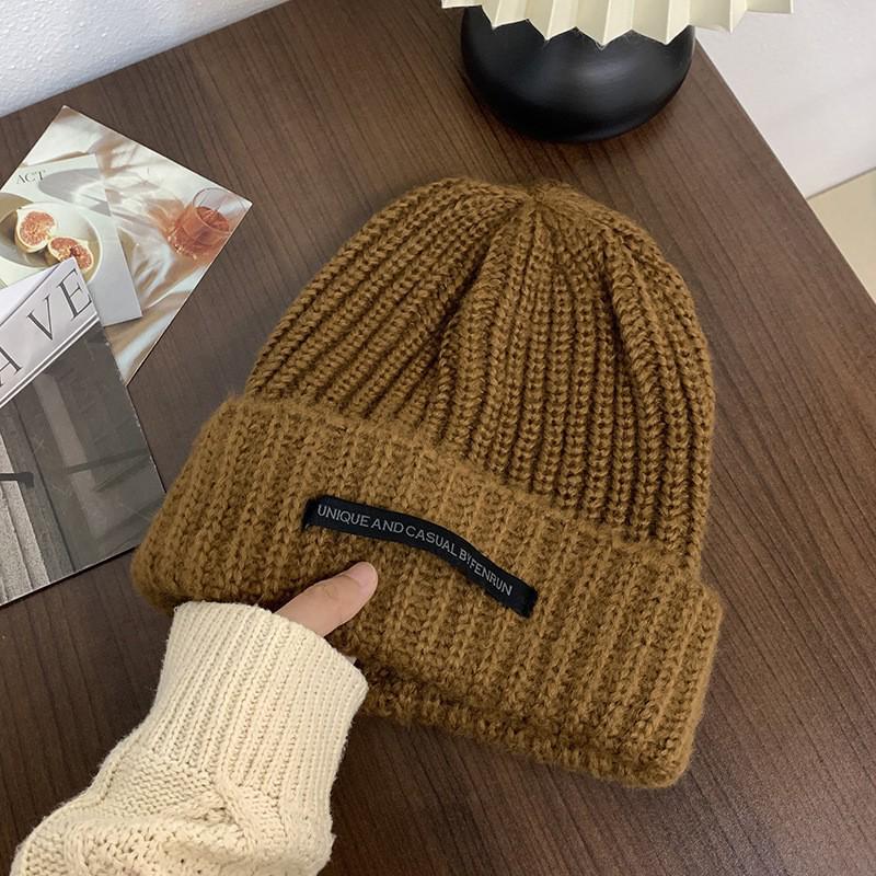 Versatile Wool Hat: Large Circumference, Warm Knitted Winter Hat for Men & Women – Offers Cold Protection and Slimming Effect.