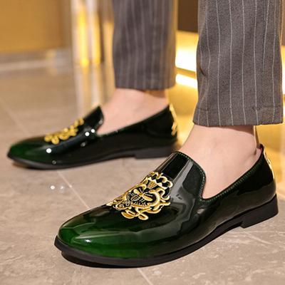 Tendenza Nuove Scarpe da Uomo a Punta Lucida Ricamate Slip On Mocassini Piatti da Uomo Scarpe da Cerimonia Rientro a Casa
