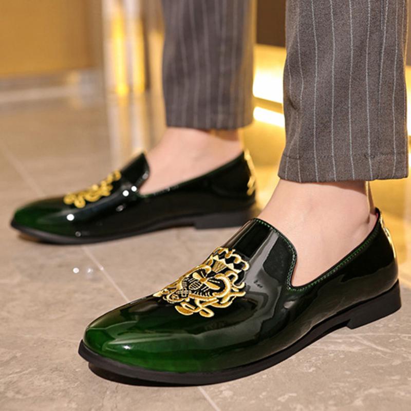 Trend New Men's Pointed Glossy Embroidery Slip On Shoes Male Flats Dress Loafers Homecoming Pageant Footwear Zapatos Hombre