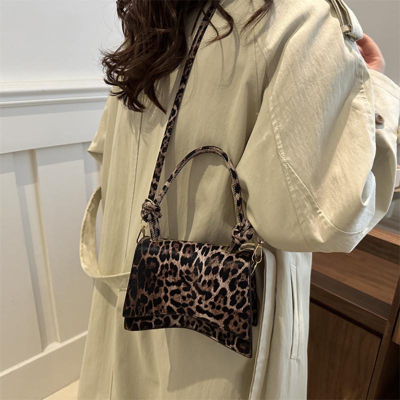 Trendy Women's Small Square Handbag Versatile Pu Shoulder Bag For Everyday Use