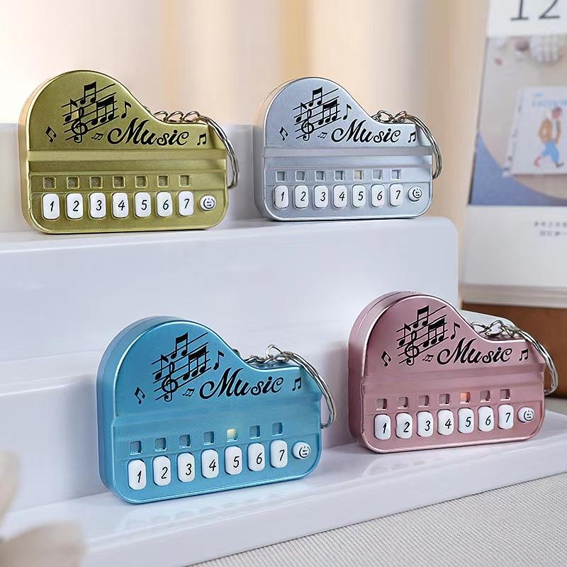 Mini Electronic Keyboard Keychain Portable Musical Instrument Toy Piano Keychain Mini Real Working Finger Piano Keychain