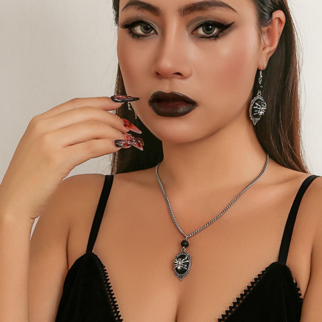Halloween Animal Black Gem Dark Necklace, Gothic Retro Spider Pendant Necklace