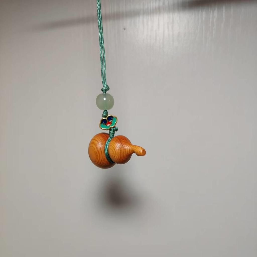 Cypress Gourd Phone Charm: Solid Wood Hand-Carved Craft with Strong Aged Fragrance, Chinese Fu Lu Portable Plaything.