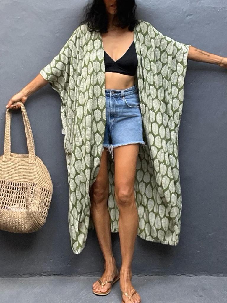 Cardigã Cover-Up de Viscose com Estampa de Folhas e Proteção Solar