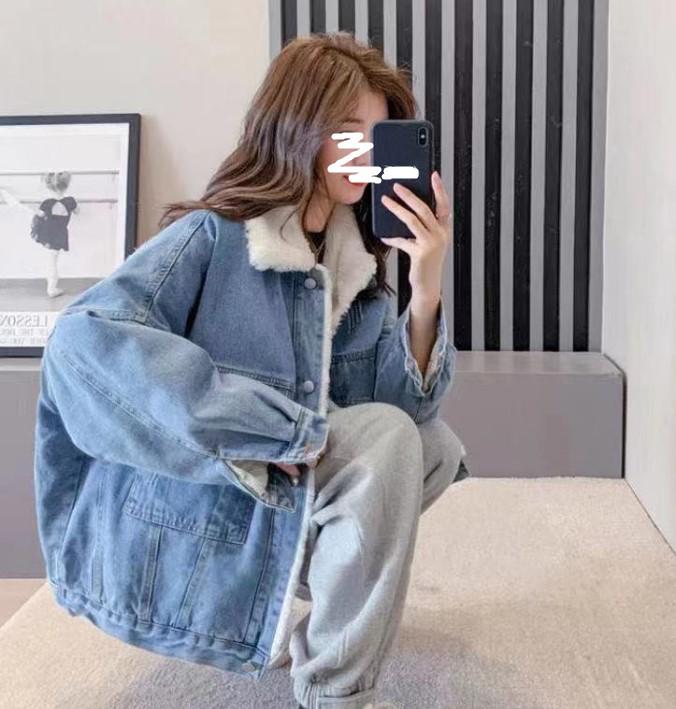 

Women s Thickened Denim Jacket with Lambswool and Fur Collar - Autumn/Winter 2026 Korean Style S