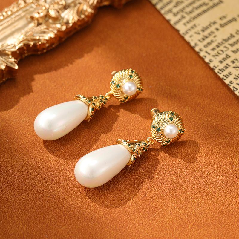 Jewelry New Vintage Earrings Pearl French Geometric Exquisite Palace Style Tassel Earrings Women's Light Luxury Jewelry