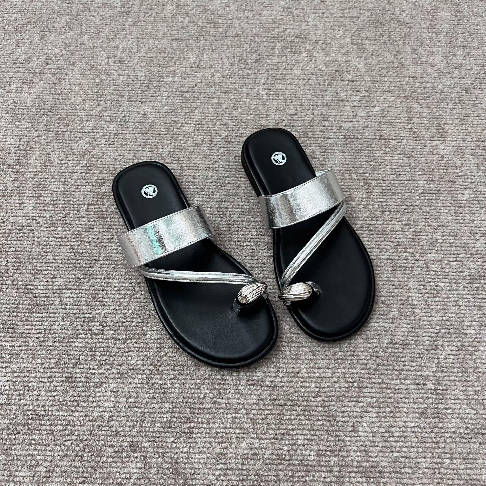 

Цяо Фэйфэй~ лето 2025 новые шлепанцы с открытым носком женские для улицы с закрытым носком на плоской подошве пляжная обувь крутые шлепанцы женские 35