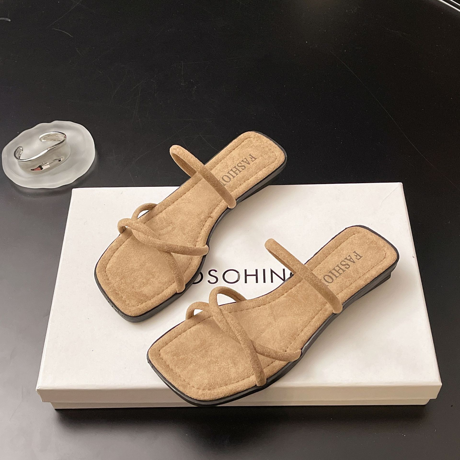 

Thick heel one-word drag women s summer outer wear 2025 new French square head simple low-heeled slippers show small cool slippers 40 хаки