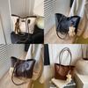 Street Style Large Capacity Womens Tote Bag With Zipper Closure And Internal Phone Pocket