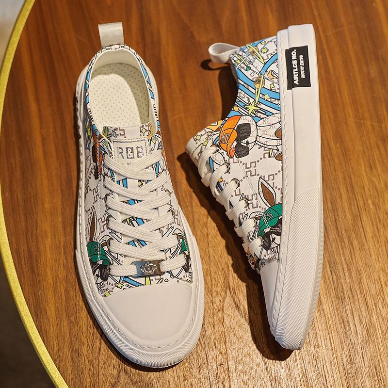 Europe New Shoes for Men Leather Casual Shoes Trend Print Flat Skateboard Shoes Cool Lace-up Leather Sneaker