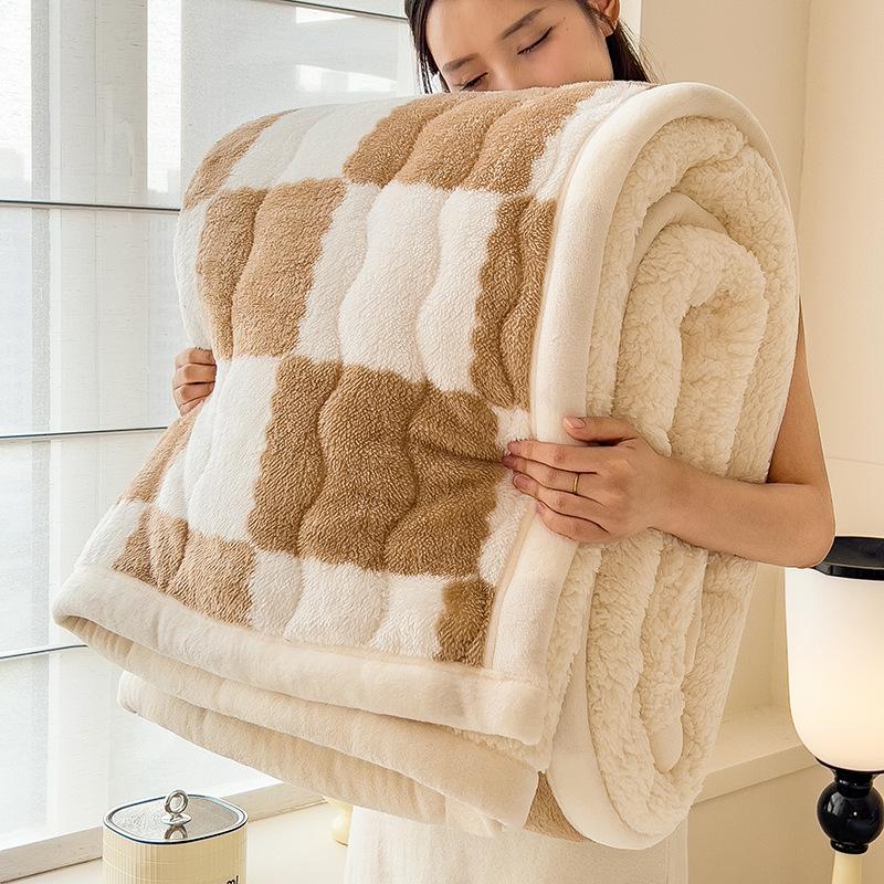 Checkerboard Double-Sided Fleece Blanket for Car, Sofa, Camping – Autumn/Winter Thickened