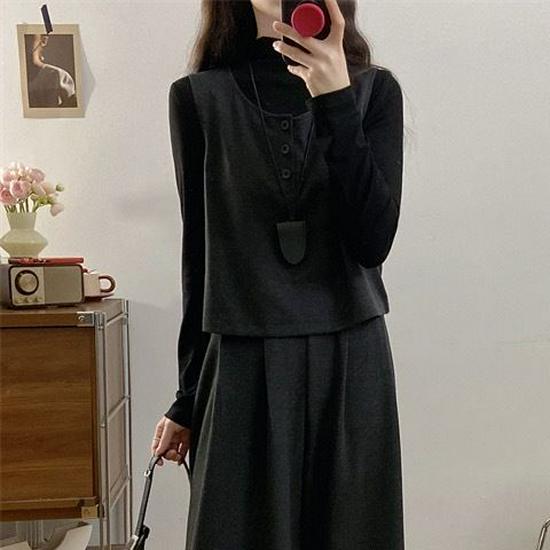 

Plus Size Retro Autumn Wool Vest with Slimming Wide-Leg Pants & Flaw-Covering Top - Three-Piece Set for Mature Women L (Recommended 100-120 lbs)