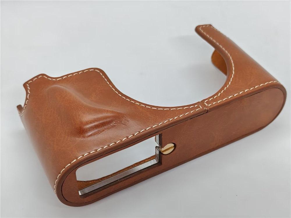 Półpokrowiec na aparat z PU skóry dla Leica X Vario X Typ 113 107 Otwór na baterię Dolna pokrywa