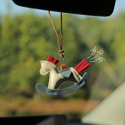 Pendentif Voiture Pony Car, Pendentif Intérieur Cuir Décoration à Suspendre Rétroviseur Intérieur Article Décoratif Haut de Gamme Mignon Accessoires Intérieurs