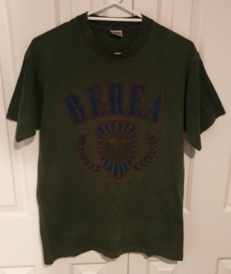 

BEREA COLLEGE Kentucky Vintage Single Stitch Made in USA TShirt Size Adult L. Unisex T-Shirt S