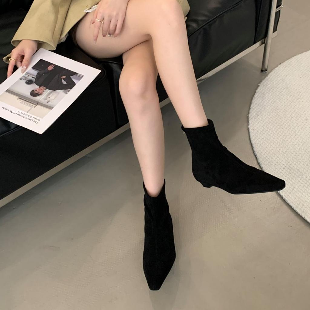 2025 autumn and winter new simple matte suede flat socks boots flat heel thin boots temperament pointed short boots women