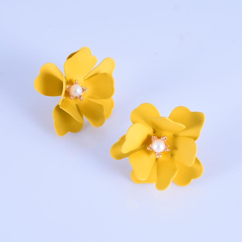 Dreamy Summer Flower Pearl Earrings with Petal Stud