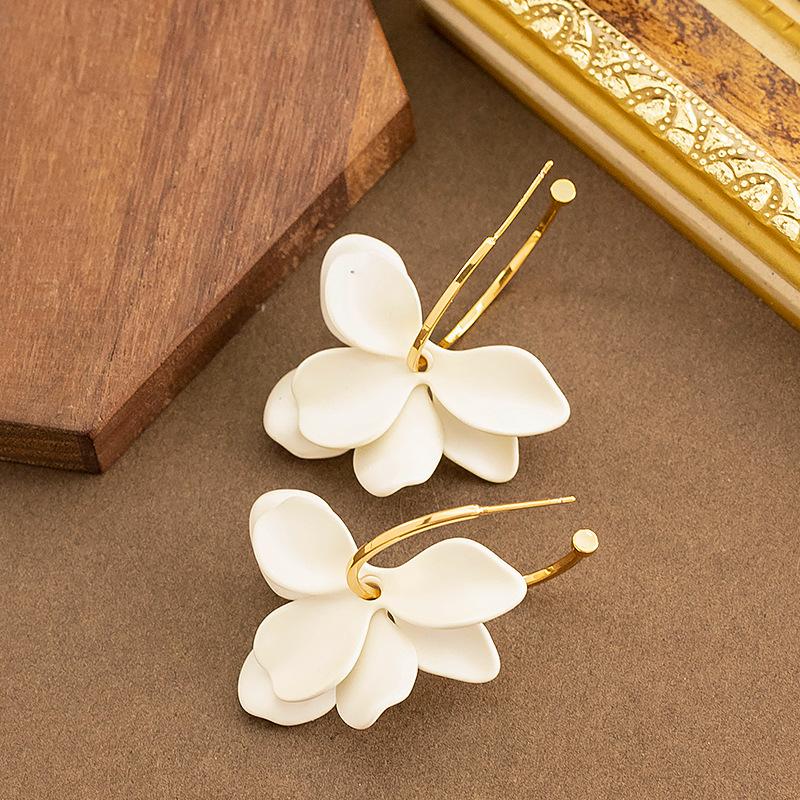

European and American fashion exaggerated atmosphere irregular dripping oil paint petal earrings light luxury fashionable high-end earrings