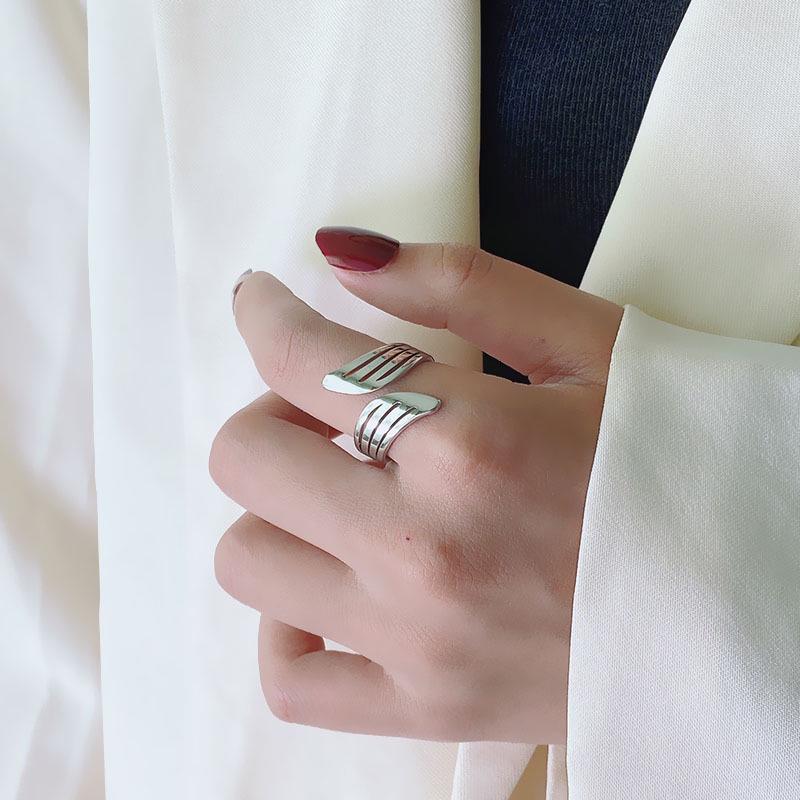 

Минималистичное неровное кольцо из титановой стали - Высококлассный холодный стиль с уникальным женским дизайном. US 9