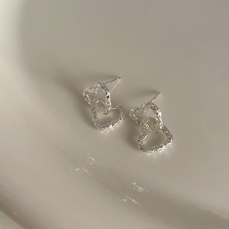 Silver Needle Love Stud Earrings: Elegant, Versatile, and Chic for Commuting Women