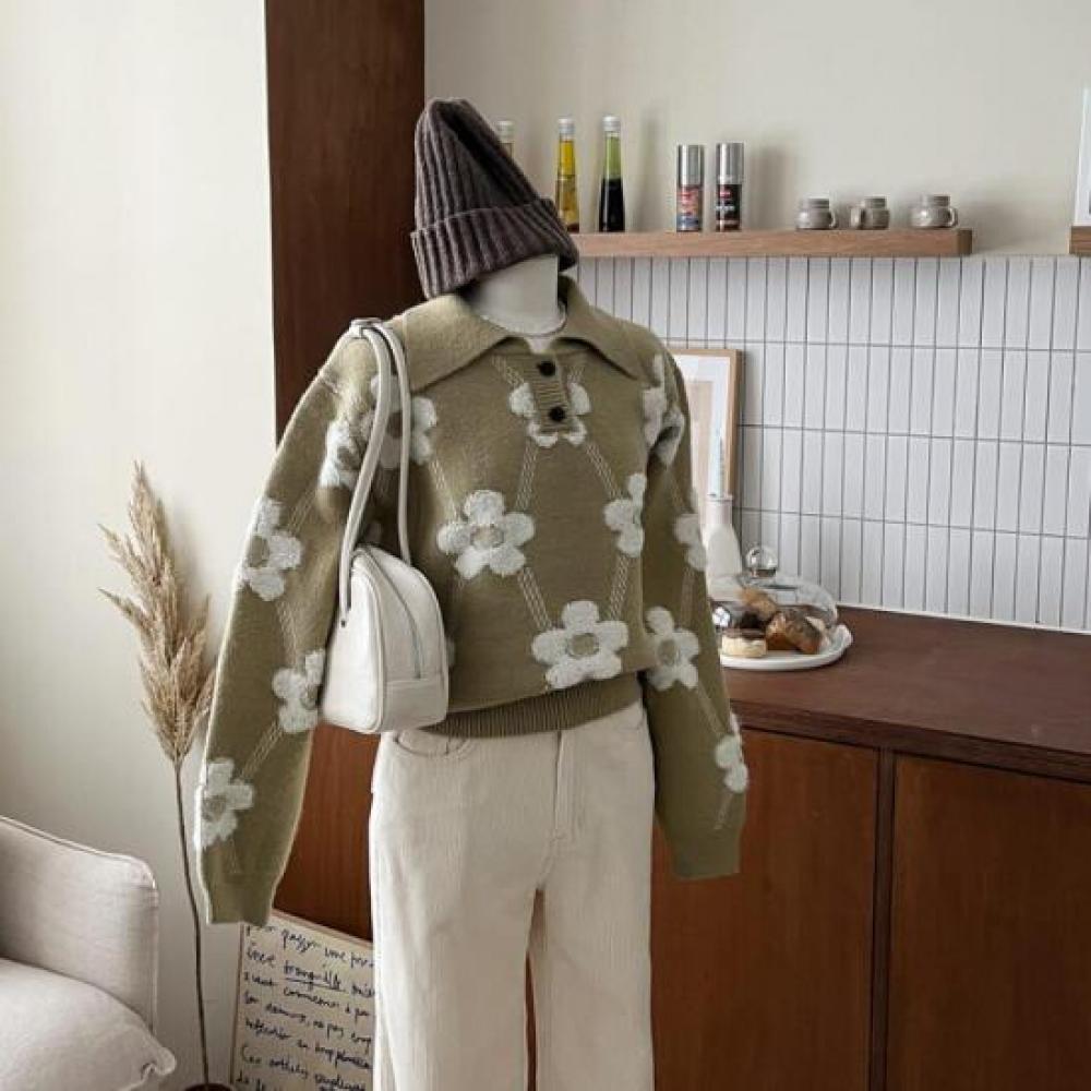 New Arrivals Open Run Vemiro Women Color Neck Flower Button Sweater