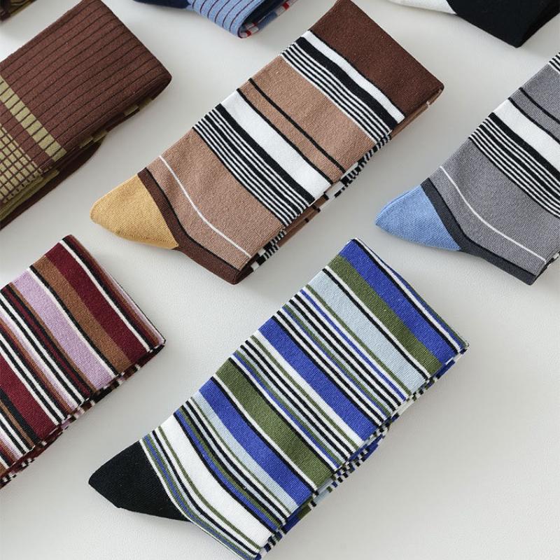 Autumn and Winter Women Stockings Casual Fashion Striped Long Socks Stockings Women College Style JK Girls Knee Socks Stockings