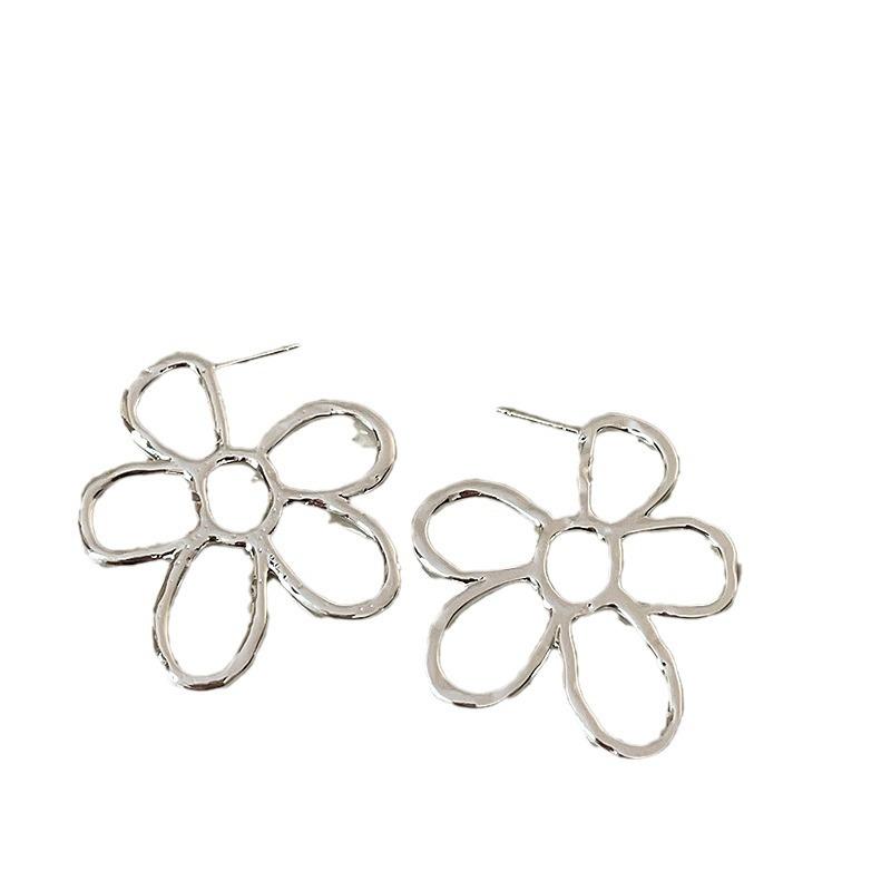 Übertrieben Metall Blume Stud Ohrringe Weibliche Kalten Wind Einzigartige Persönlichkeit Mode Elegante Temperament Vielseitig Ohrringe