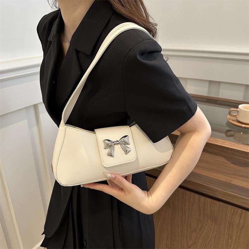 Gentle and fashionable texture bow shoulder bag women's 2025 spring and summer new versatile ins underarm bag small square bag
