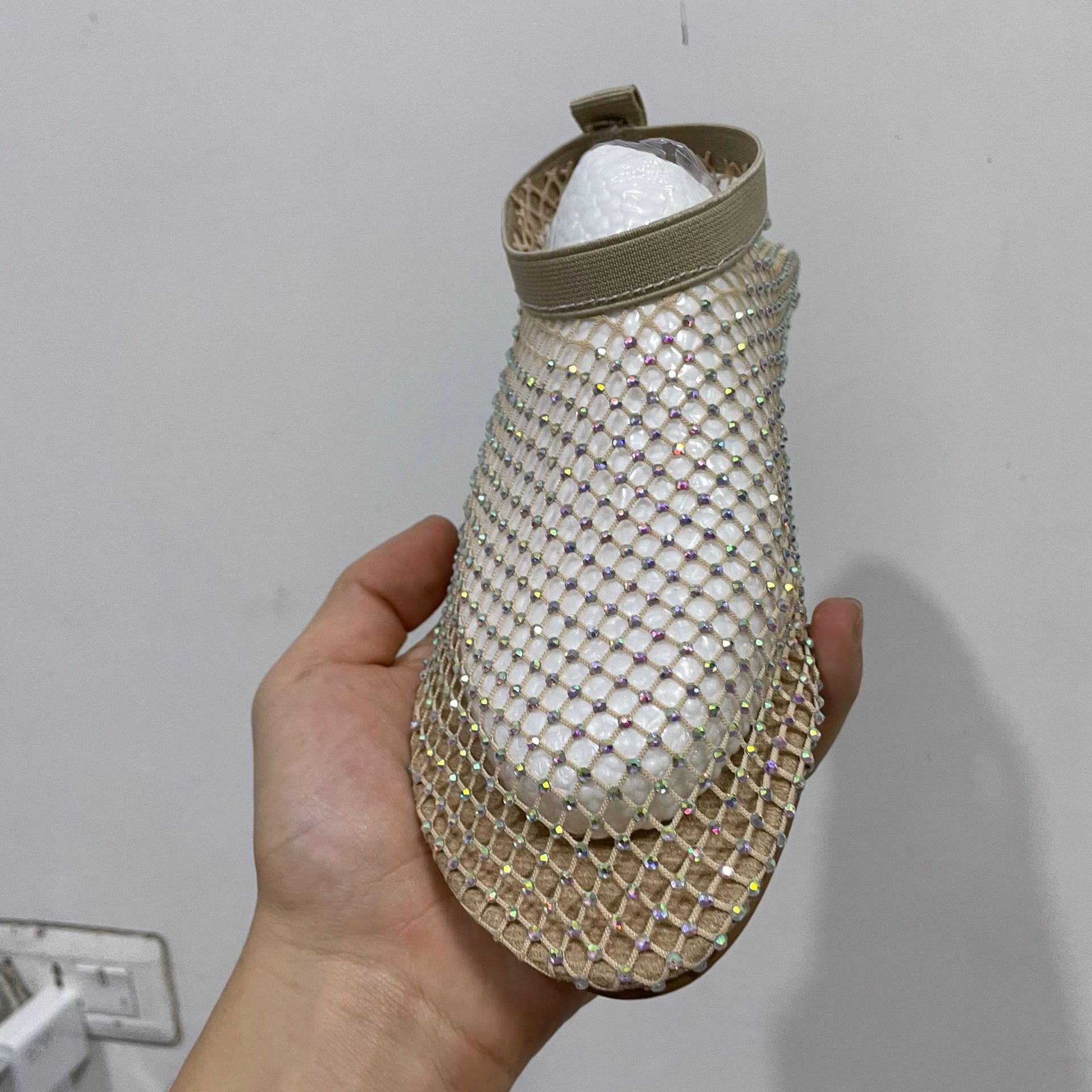 Новые сандалии с круглым носком и короткие сапоги с инкрустацией бриллиантами — фото 7