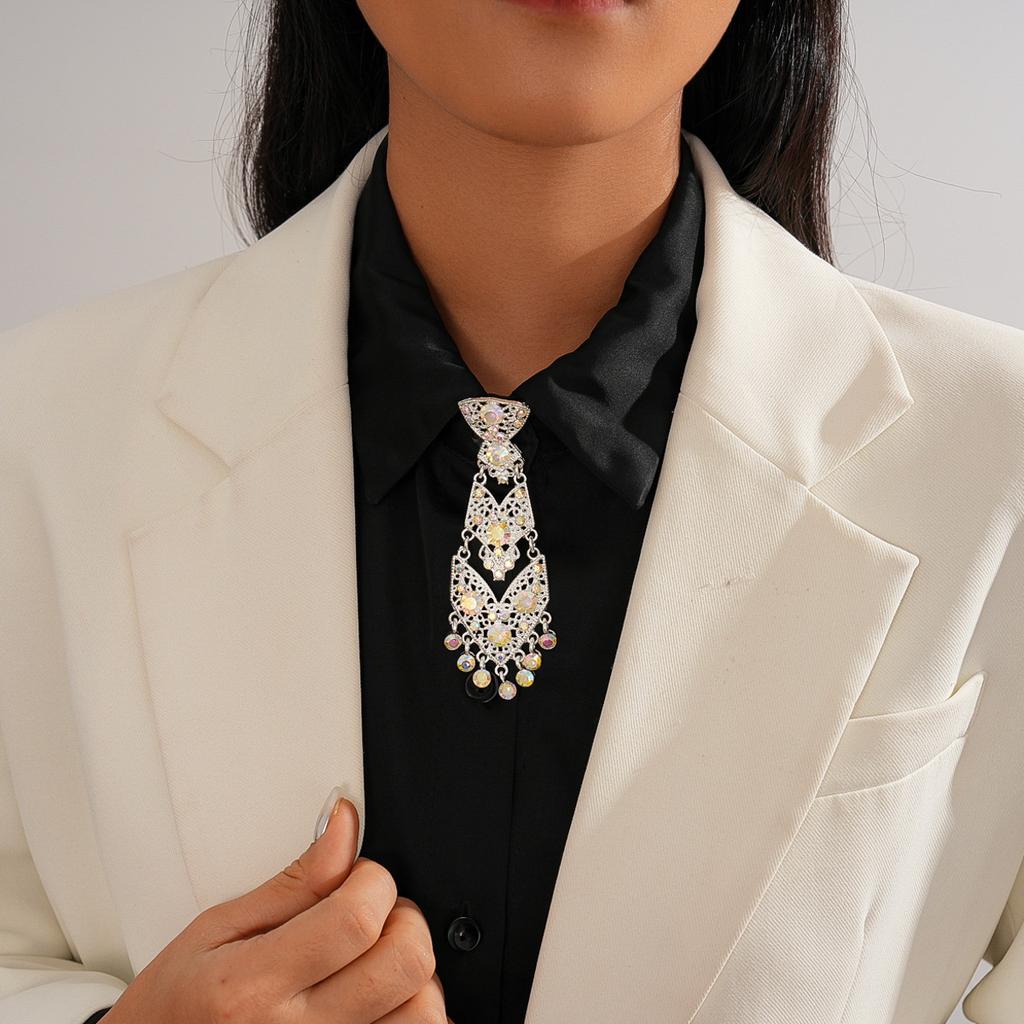 Diamond-encrusted Geometric Hollow Tie Fringed Necklace Unique Personality Item