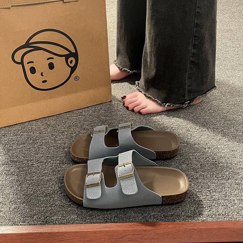 

Thick-soled cool slippers women s shoes summer wear 2025 new popular Birkenstock super fire stepping on shit beach one-word drag 43